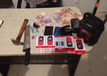 Detienen  delincuentes por robo en supermercado de Bayaguana