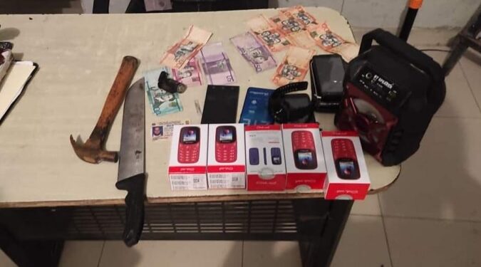 Detienen  delincuentes por robo en supermercado de Bayaguana