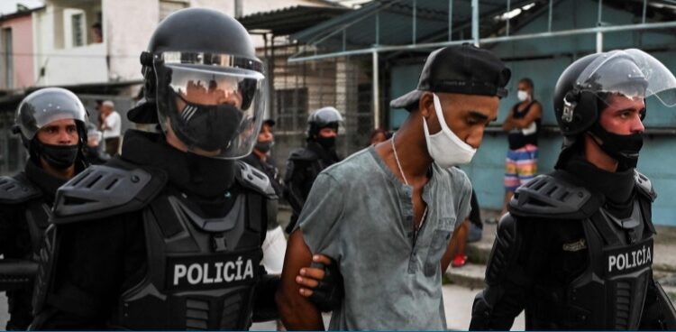 Comienzan en Cuba los juicios sumarísimos contra los participantes en las protestas del 11 de julio
