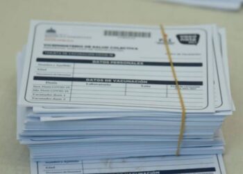 Apresan cabecilla de banda falsificaba tarjetas de vacunación contra COVID-19