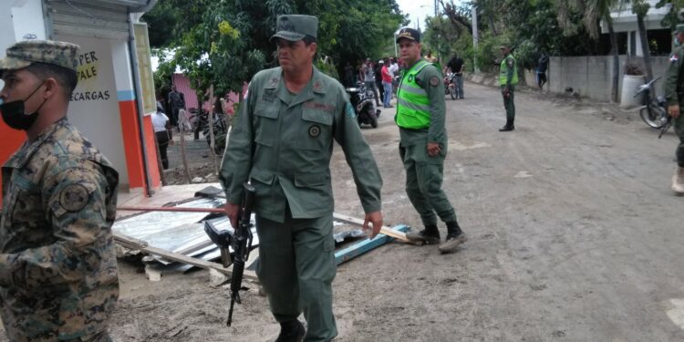 Miembros del SENPA son atacados a pedradas al intentar prohibir extracción de arena río Nizao