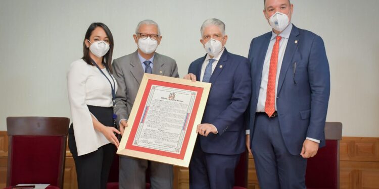 Senado reconoce labor desarrollada por la Academia Dominicana de la Historia en sus 90 años