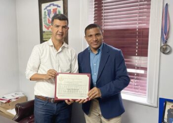 Concejo Municipal Nueva York reconoce al periodista Vargavila Riverón por su trayectoria y compromiso a favor de dominicanos en exterior