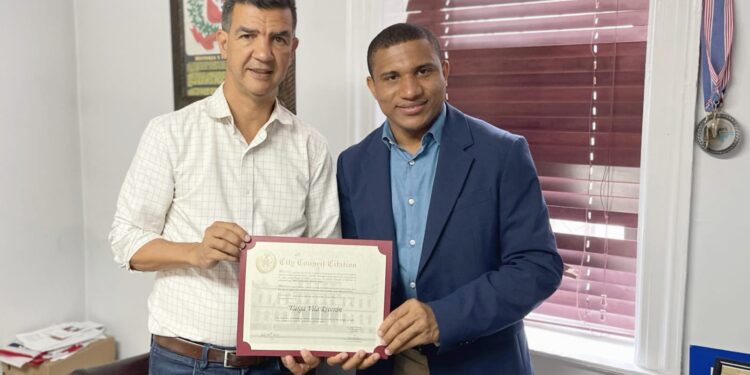 Concejo Municipal Nueva York reconoce al periodista Vargavila Riverón por su trayectoria y compromiso a favor de dominicanos en exterior