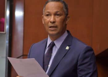 Senadores Fuerza del Pueblo escogen nuevamente a Dionis Sánchez como vocero