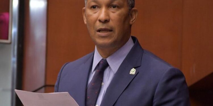 Senadores Fuerza del Pueblo escogen nuevamente a Dionis Sánchez como vocero