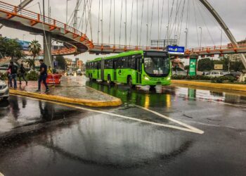 Disponen autobuses de la OMSA para trasladar personas en zonas vulnerables
