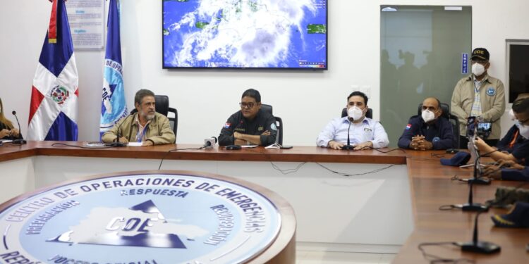 COE mantiene alerte para 28 provincias por incidencia tormenta tropical Fred