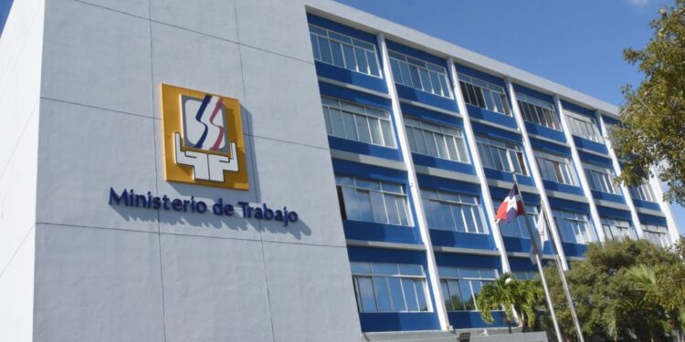Trabajo instruye a empresas ubicadas en zonas de alerta roja flexibilizar jornadas de trabajo ante el paso de Grace