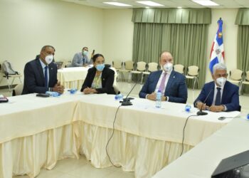 Comisión Telecomunicacions Senado recibe a directora INDOTEL