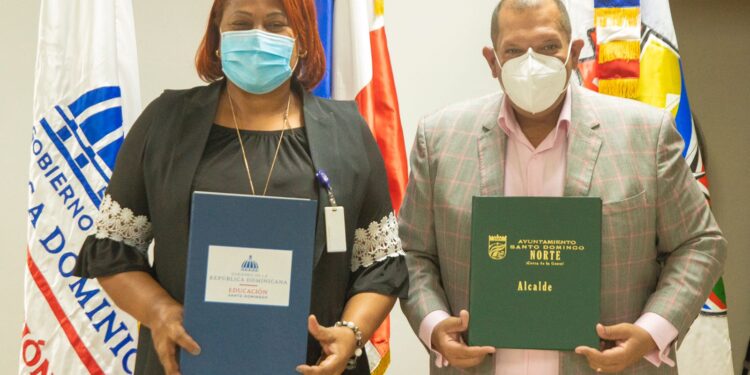 Alcalde Carlos Guzmán y Regional de Educación firman acuerdo promoverá arte y cultura