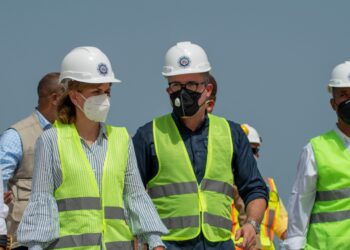 Vicepresidenta Raquel Peña visita puerto Barahona junto al director de Portuaria