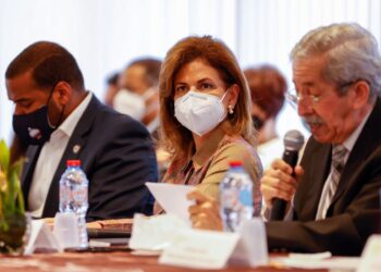 Vicepresidenta encabeza primer encuentro con partidos políticos y otros sectores en CES