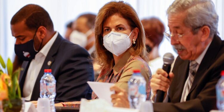Vicepresidenta encabeza primer encuentro con partidos políticos y otros sectores en CES