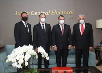 Presidente JCE recibe visita de cortesía  presidenteTSE