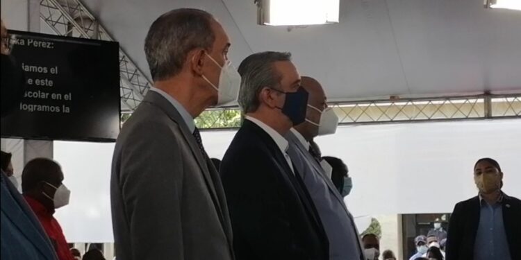 Ministro Educación junto al presidente Abinader clausuran año escolar 2020-2021; presentan logros