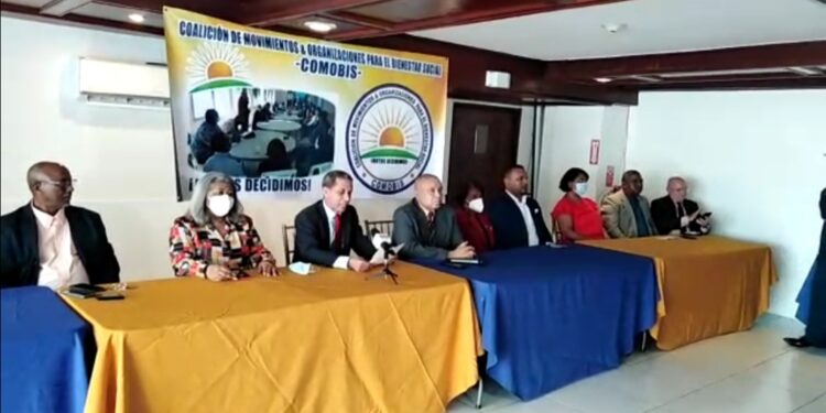Organizaciones exigen empleos en el tren gubernamental