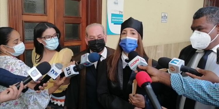 Denuncian extorsión de fiscal en contubernio con venezolano a comerciante habría sido estafado con RD$ 20 millones