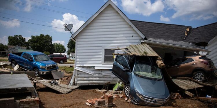 Biden declara “desastre mayor” en el estado de Tennessee tras las inundaciones