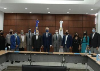 Ministro de Trabajo juramenta miembros de la Comisión Nacional de Empleo