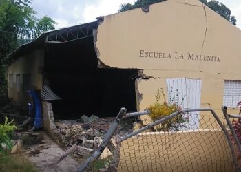 Reiteran llamado a arreglo escuela  chocada por camión, en la Malena, Distrito Municipal La Cuaba