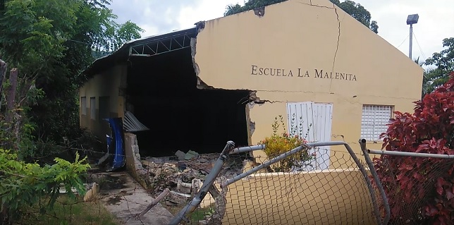 Reiteran llamado a arreglo escuela chocada por camión, en la Malena, Distrito Municipal La Cuaba