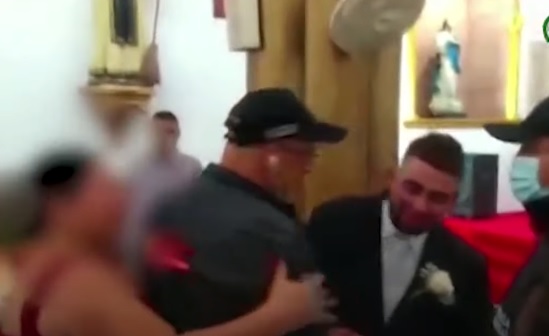 Presunto narcotraficante colombiano es arrestado en la iglesia minutos antes de la boda
