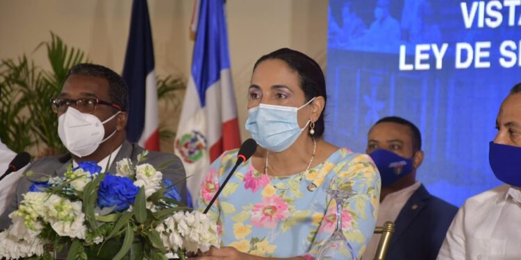 Comisión Bicameral Seguridad Social del Senado celebra vistas públicas en Azua