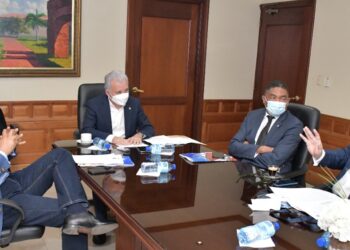Senadores estudian eliminar servicios VIP de instituciones públicas