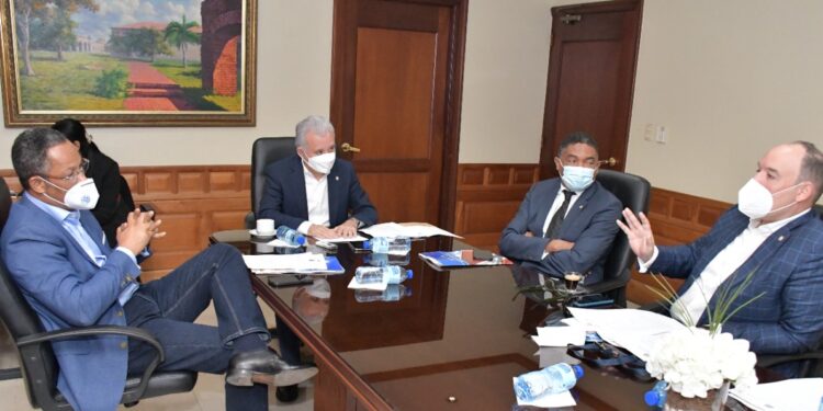 Senadores estudian eliminar servicios VIP de instituciones públicas