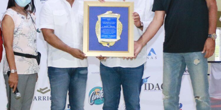 Baloncesto de Monte Plata reconoce apoyo del Banreservas para realizar XVII torneo