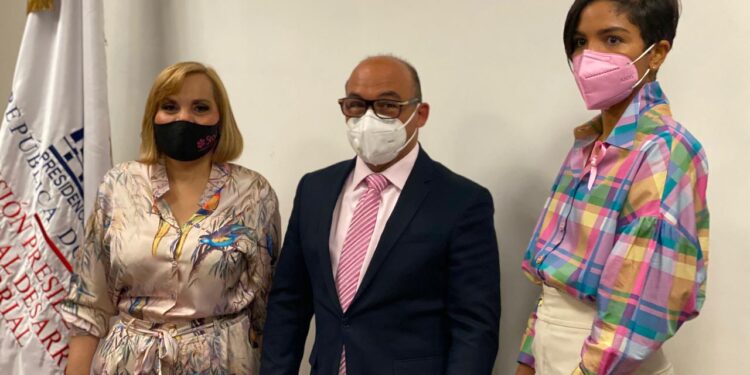 CPADB y Fundación ONCOSERV firman acuerdo para la prevención de cáncer de mama