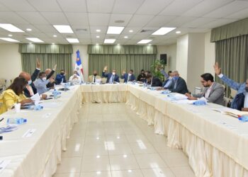 Comisión bicameral estudia  Código Penal da lectura a 76 artículos