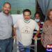 Felipe Félix (Kuki) dona prótesis a dirigente comunitario en Mano guayabo