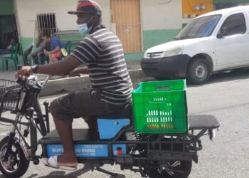 Colmados implementan motores eléctricos en servicios de delivery