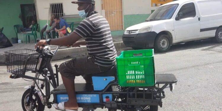Colmados implementan motores eléctricos en servicios de delivery
