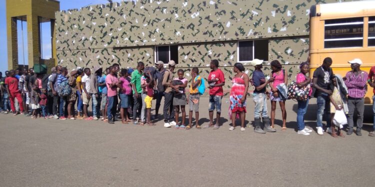Durante operativos fronterizos devuelven a más de 5 mil nacionales haitianos ilegales
