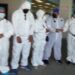 Se encadenan médicos en Hospital Marcelino Vélez de Herrera exigiendo reajuste salarial prometido