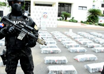 Apresan tres y ocupan 900 paquetes cocaína próximo a costa Boca Chica