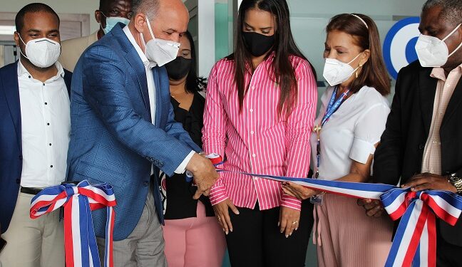 Centros Tecnológicos Comunitarios inauguran Sala Digital en línea T3 del Teleférico de Santo Domingo.