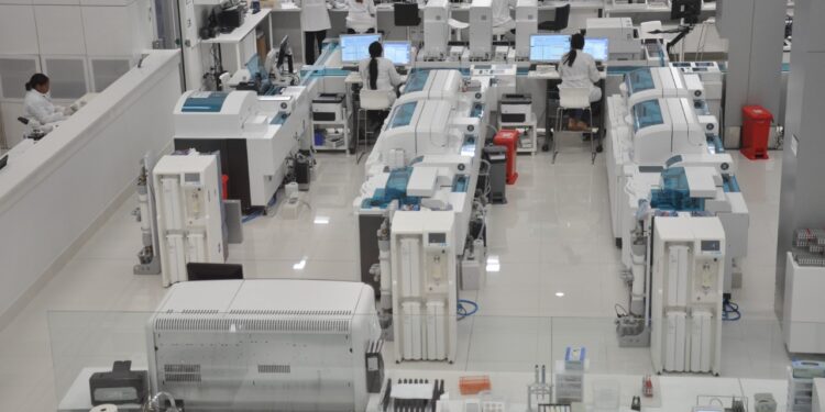 Referencia Laboratorio Clínico dispone de pruebas parq identificar variantes del COVID-19