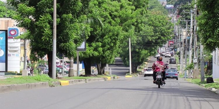 Moradores zona sur de Santiago celebran solución a falta de agua potable