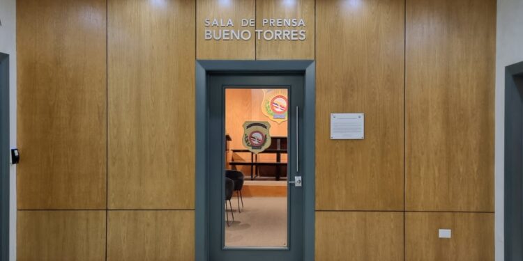 DNCD y Alcorca inauguran remodelada sala de prensa Bueno Torres