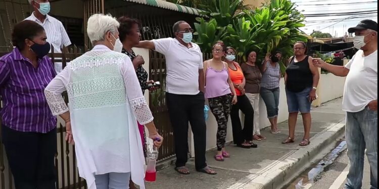 Moradores comunidad de Santiago reciben agua potable tras décadas sin el servicio