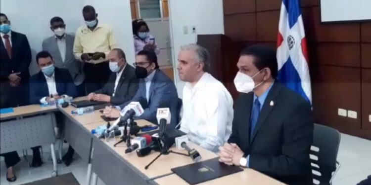 Acuerdo del gobierno con CMD y ARS amplía cobertura de servicios de salud