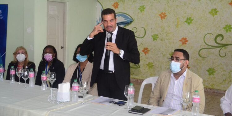 Fiscal SDE y Norte exhorta a la acción comunitaria contra la venta y consumo de drogas