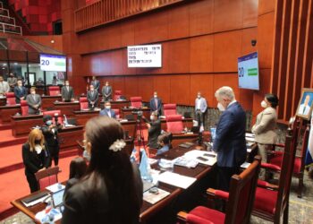 Pleno del Senado rinde dos minutos de silencio en memoria a su expresidente  Reinaldo Pared Pérez