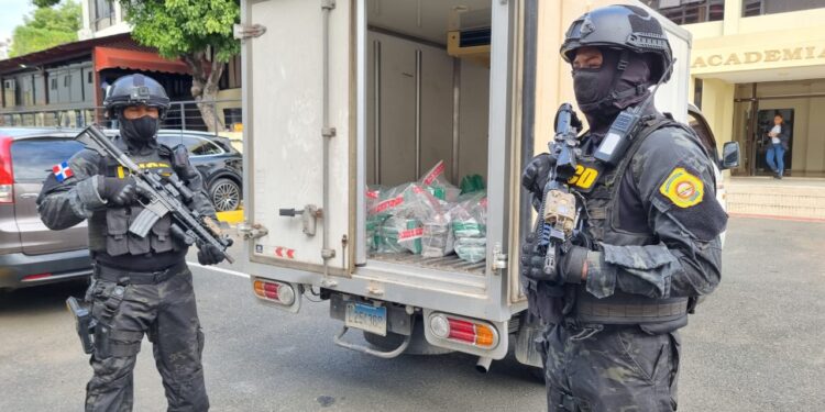 Autoridades ocupan 159 libras de marihuana y nueve de cocaína en Pedernales