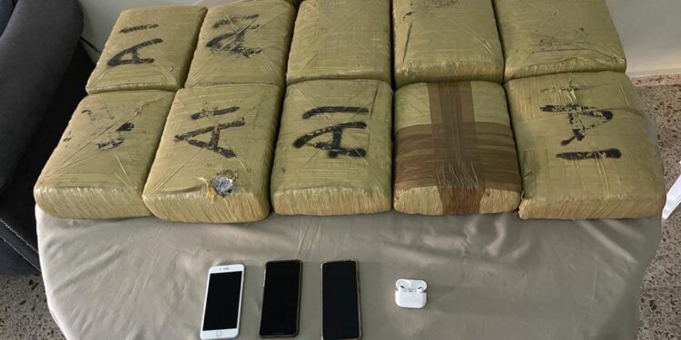 Apresan tres con 120 libras de marihuana en San Cristóbal
