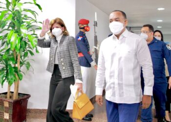 Vicepresidenta sale hacia España  para agotar agenda de trabajo